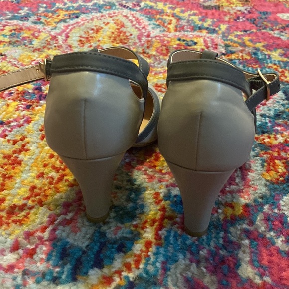 Famous Footwear Mary Jane heels size 6.5 - Picture 3 of 5